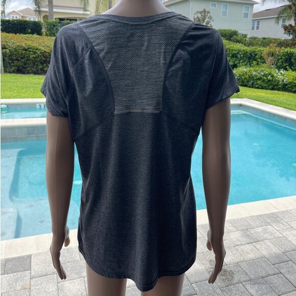 Old Navy ActiveT-shirt Running Sz L Gently used - Picture 2 of 6